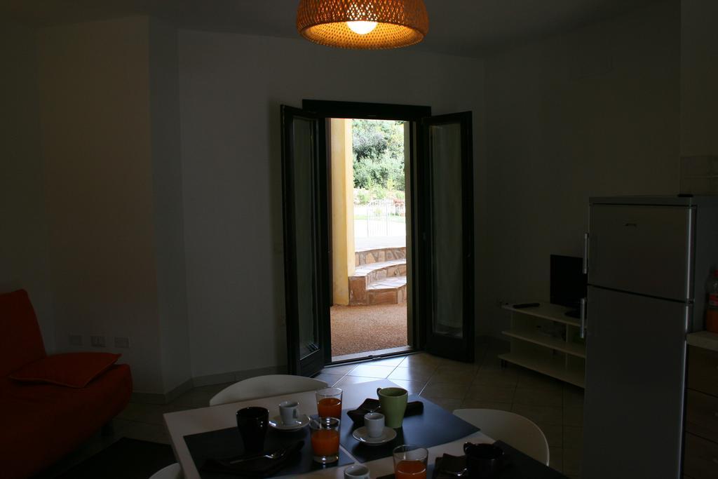 R&Z Getaway Apartment Santa Maria Coghinas Ruang foto